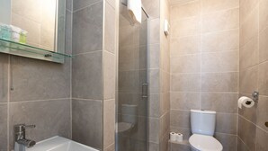 A bathroom with a glass-enclosed shower, a white sink, and a toilet. - Fantastic 2BD apt in THE best location in Dublin (Dublin)