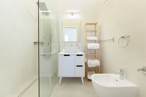 Superior Room | Bathroom - Sea More - Rooms (Procida)