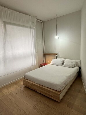 4 bedrooms, iron/ironing board, WiFi, bed sheets - Appartement 120 m² Lumineux, Jardin, Parking Gratuit - Idéal Familles/groupes ! (Issy-les-Moulineaux)