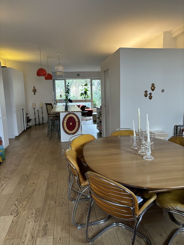 Dining - Appartement 120 m² Lumineux, Jardin, Parking Gratuit - Idéal Familles/groupes ! (Issy-les-Moulineaux)