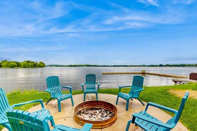 Lakefront home with firepit, 2 kitchens, & 2 W/Ds