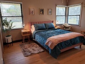 3 bedrooms - Riverside midcentury 3 bedroom 2 bath charmer. (Tulsa)