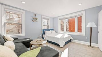 2 slaapkamers, een bureau, een strijkplank/strijkijzer, wifi