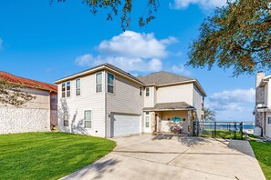 Exterior - Spacious dog-friendly home with decks & beautiful views - near boat ramp & lake (Canyon Lake)