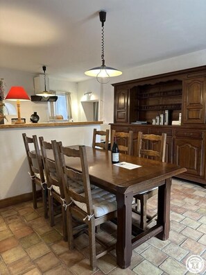 Dining - La Caronnière - Peyzieux-sur-saone (PEYZIEUX-SUR-SAONE)