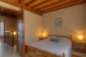 2 chambres, fer et planche Ă repasser, draps fournis