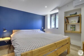 2 chambres, fer et planche à repasser, accès au Wi-Fi (inclus)