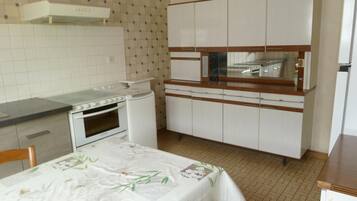 Micro-ondes, four, plaque de cuisson, lave-vaisselle