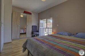 2 bedrooms, iron/ironing board, free WiFi, bed sheets