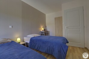 2 bedrooms, iron/ironing board, free WiFi, bed sheets