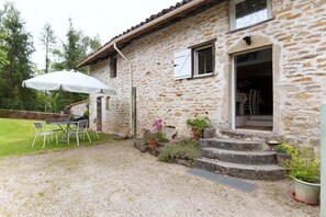 Outdoor dining - Le Tilleul - Courmangoux (COURMANGOUX)