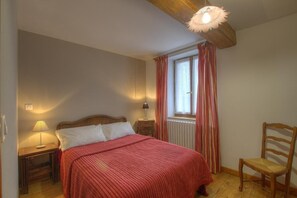 3 chambres, fer et planche à repasser, accès au Wi-Fi (inclus)