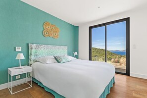5 bedrooms, in-room safe, free WiFi, bed sheets