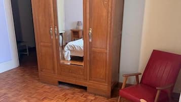 1 habitación, tabla de planchar con plancha y wifi gratis