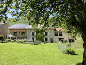 المنشأة من الخارج