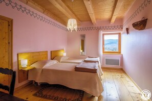 4 Schlafzimmer, Bügeleisen/Bügelbrett, kostenloses WLAN