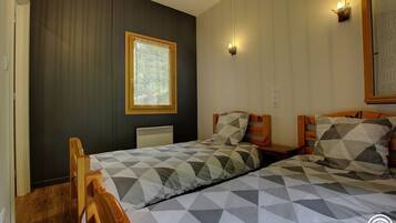 2 bedrooms, bed sheets