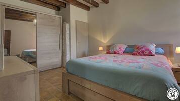 3 bedrooms, iron/ironing board, free WiFi, bed sheets