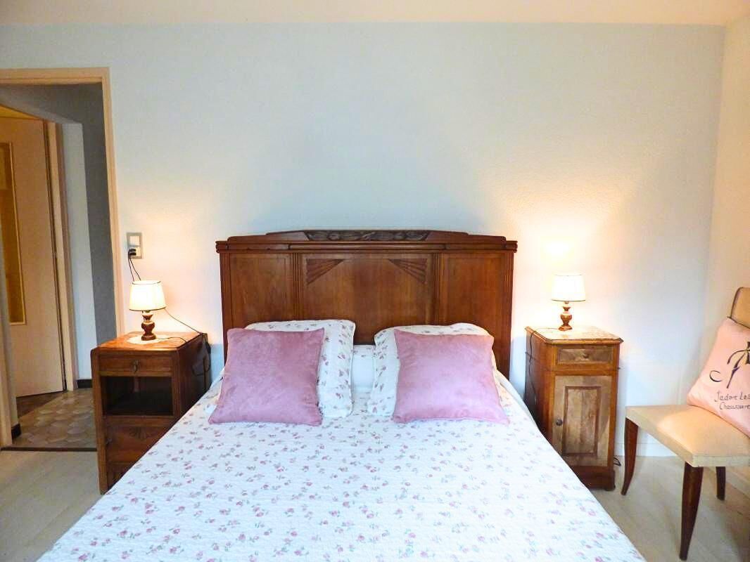 1 bedroom, iron/ironing board, bed sheets