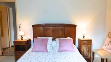 1 bedroom, iron/ironing board, bed sheets