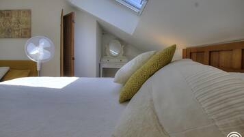 3 bedrooms, free WiFi, bed sheets