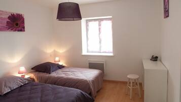 3 bedrooms, iron/ironing board, free WiFi