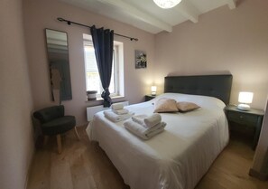 3 quartos, ferros/tábuas de passar roupa, Wi-Fi de cortesia