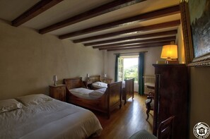 5 habitaciones, tabla de planchar con plancha y wifi gratis 