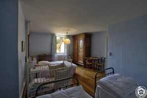 5 Schlafzimmer, Bügeleisen/Bügelbrett, kostenloses WLAN