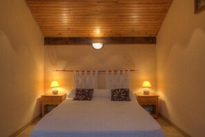 2 quartos, ferros/tábuas de passar roupa, Wi-Fi de cortesia