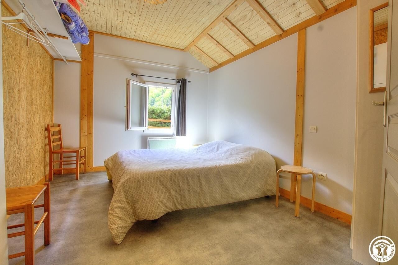 2 bedrooms, bed sheets