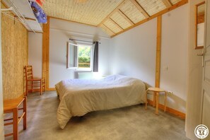2 bedrooms, bed sheets