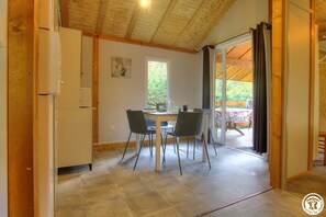 Dining - L'ombre - Chaley - Gîte (CHALEY)