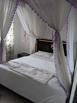 Basic Room | Free WiFi - Madola Hotel (Nairobi)