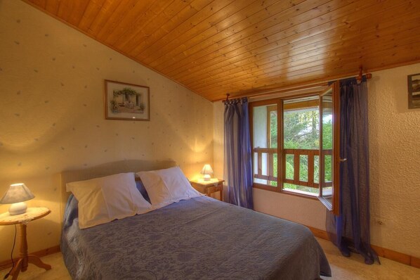 1 bedroom, iron/ironing board, free WiFi