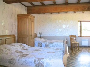 2 habitaciones y tabla de planchar con plancha 