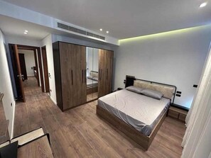 2 bedrooms, iron/ironing board, WiFi, bed sheets - Lakeview Luxurious Flat Quiet & Safe (New cairo)