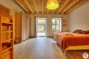 2 quartos, ferros/tábuas de passar roupa, Wi-Fi de cortesia