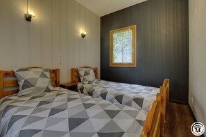 2 bedrooms, bed sheets