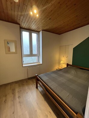 1 bedroom, iron/ironing board, free WiFi