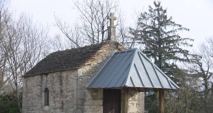 Ăvadez-vous dans cette location de vacances authentique nichĂ©e en pleine nature, Ă deux pas des pl