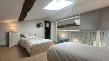2 bedrooms, iron/ironing board, free WiFi, bed sheets