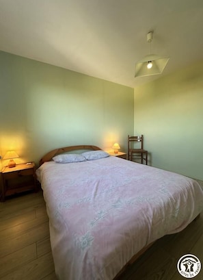 2 slaapkamers, een strijkplank/strijkijzer, gratis wifi