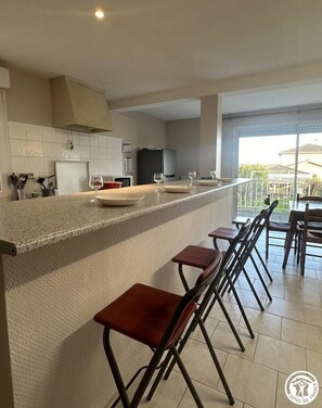 Microwave, oven, dishwasher, coffee/tea maker - Jacqueline - Tramoyes (TRAMOYES)