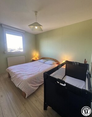 2 Schlafzimmer, Bügeleisen/Bügelbrett, kostenloses WLAN