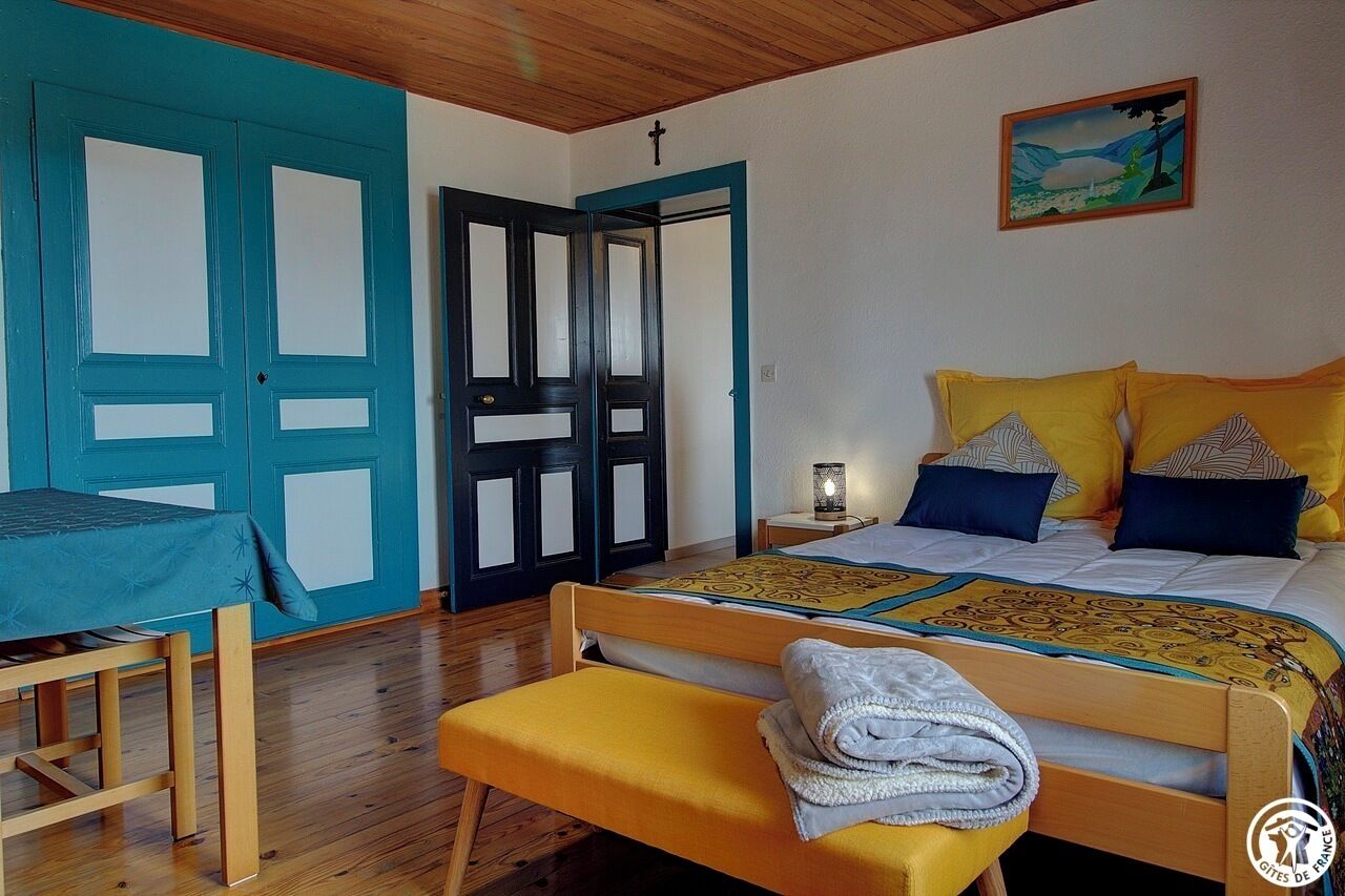 2 bedrooms, iron/ironing board, free WiFi