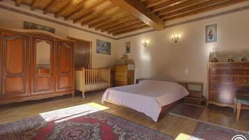 2 chambres, fer et planche Ă repasser