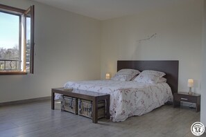 4 habitaciones, tabla de planchar con plancha y wifi gratis 