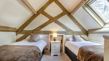 3 bedrooms, free WiFi, bed sheets