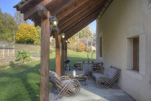 Outdoor dining - Les Epées - Conzieu - Gîte (CONZIEU)